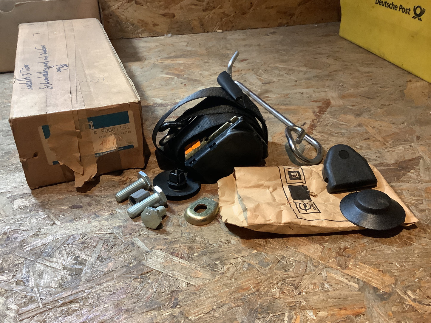 Kadett 3-Türer Sicherheitsgurt mit Zubehör Original GM NEU