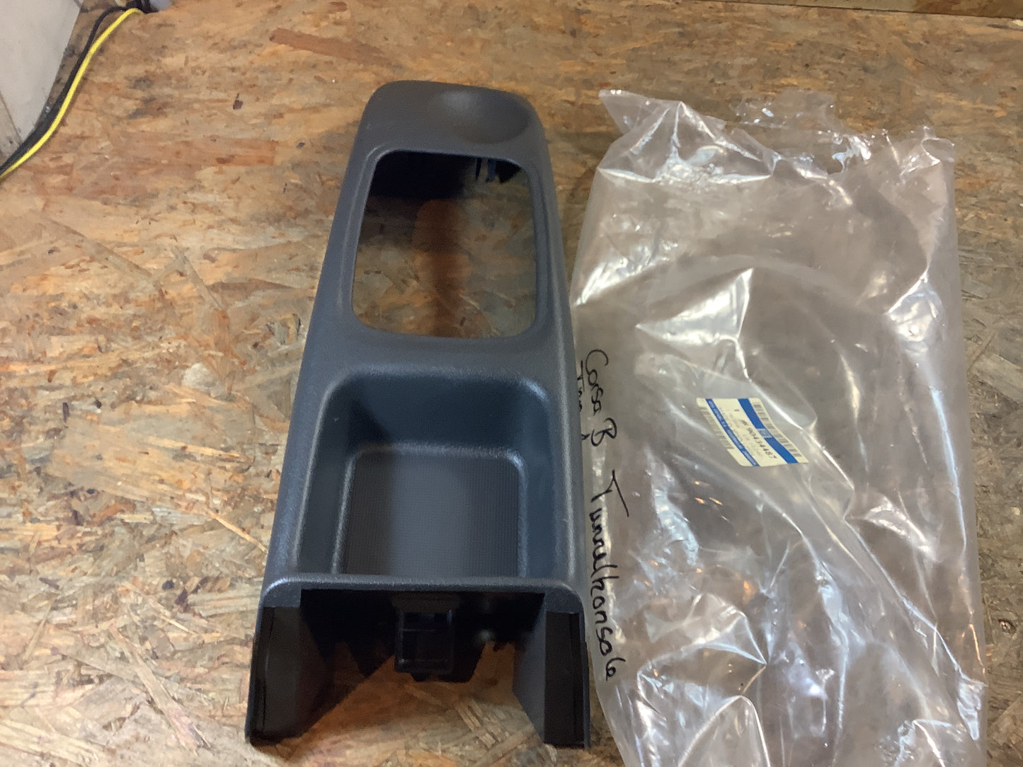 Corsa B  Tigra A Tunnelkonsole Original GM NEU