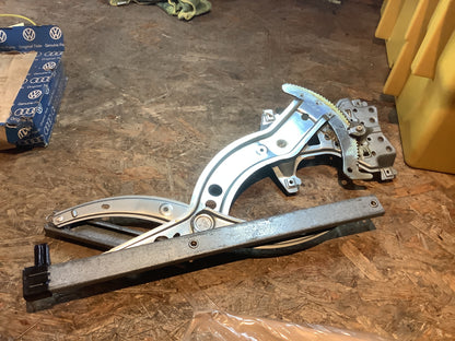 VW Passat B4 Bj. 07.93-08.96 Türmechanismus vorn rechts Original VW NEU
