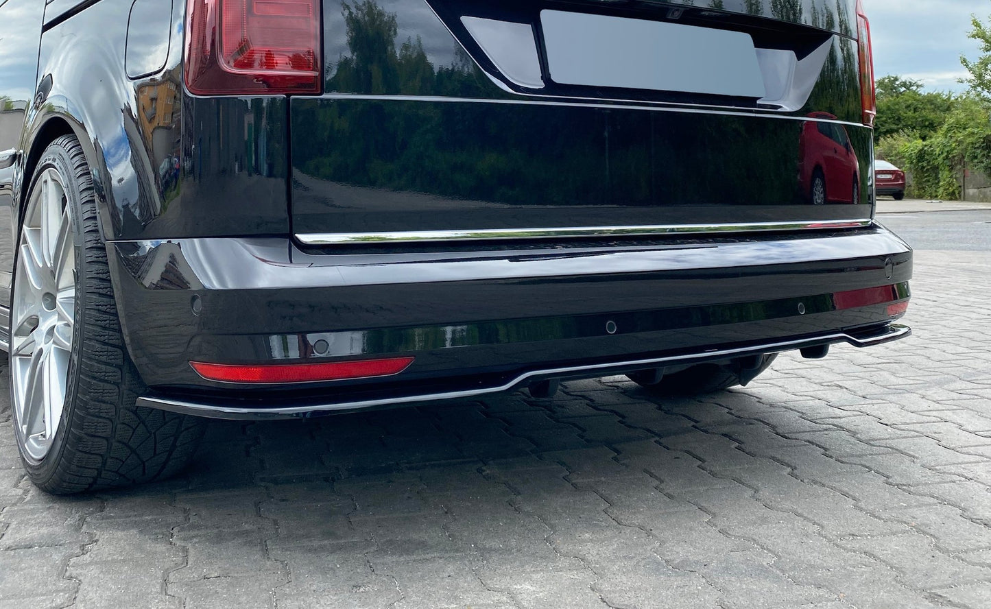 Maxton Mittlerer Diffusor Heck Ansatz DTM Look für Volkswagen Caddy Mk. 4 schwarz Hochglanz