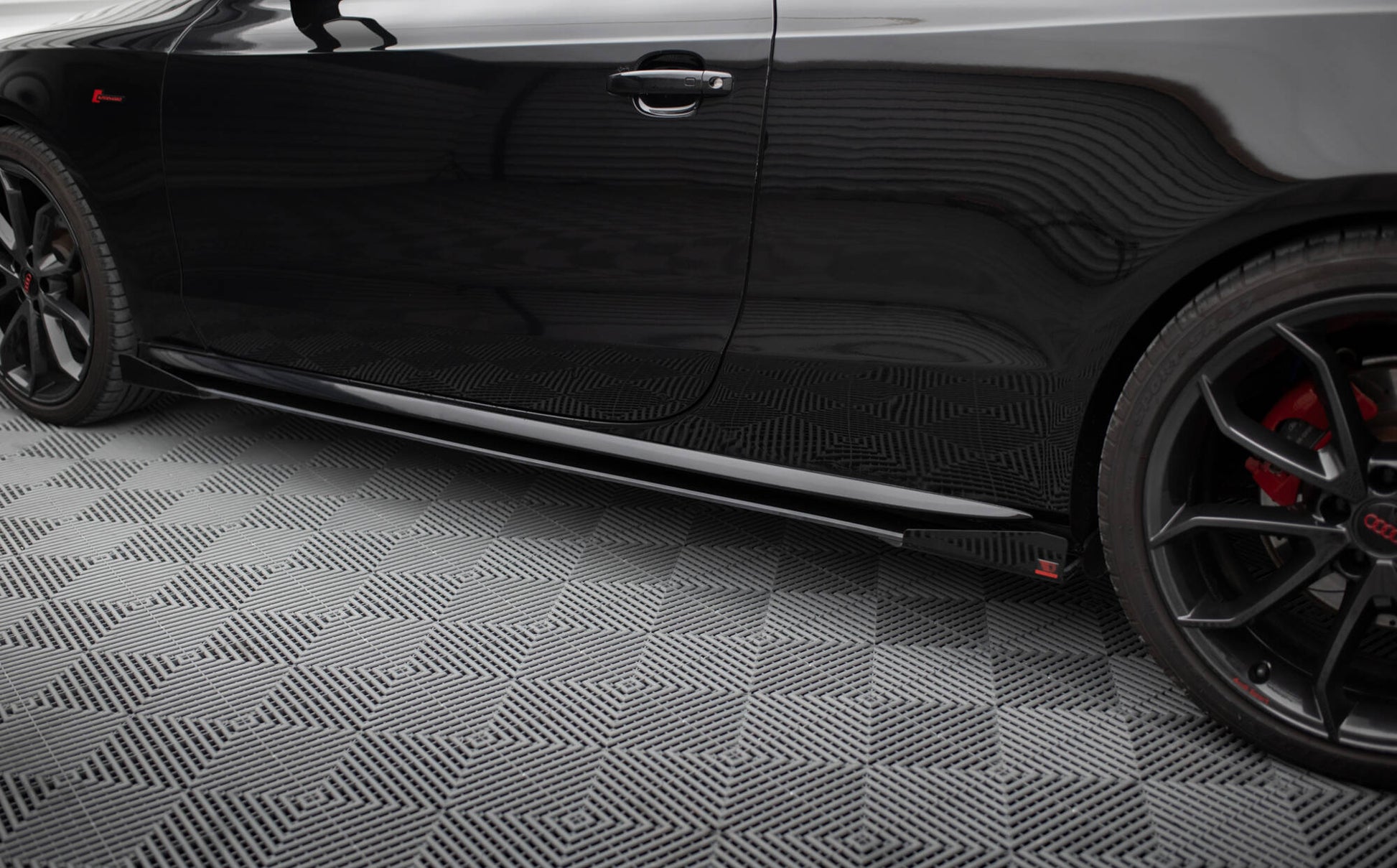 Maxton Side Flaps Audi A5 / A5 S-Line / S5 Coupe / Cabrio 8T / 8T Facelift schwarz Hochglanz