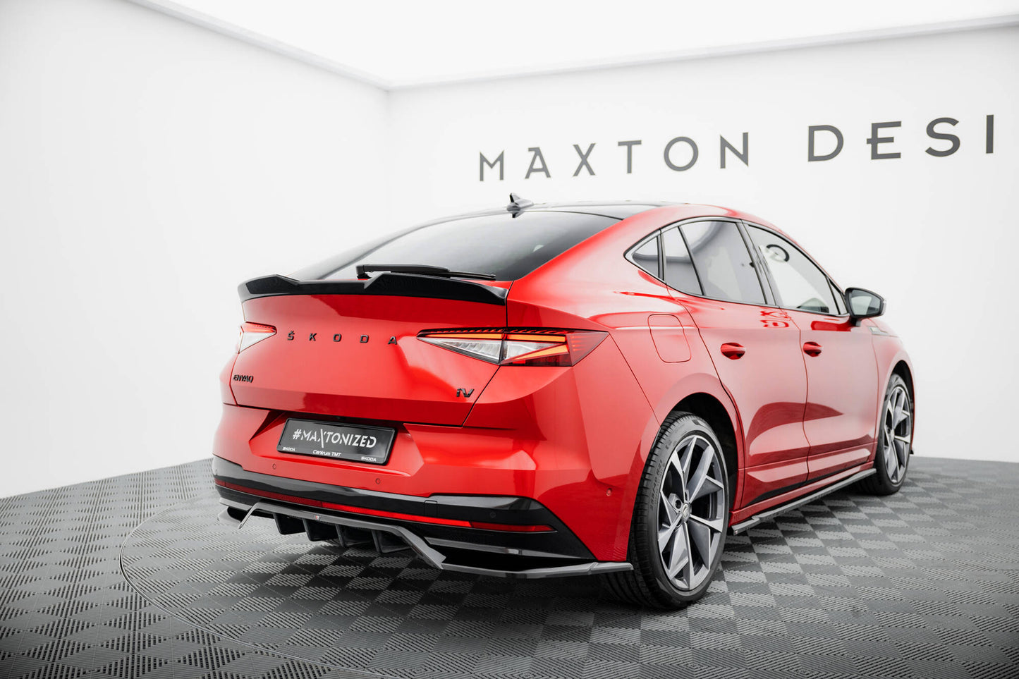 Maxton Spoiler CAP für 3D Skoda Enyaq Coupe iV schwarz Hochglanz