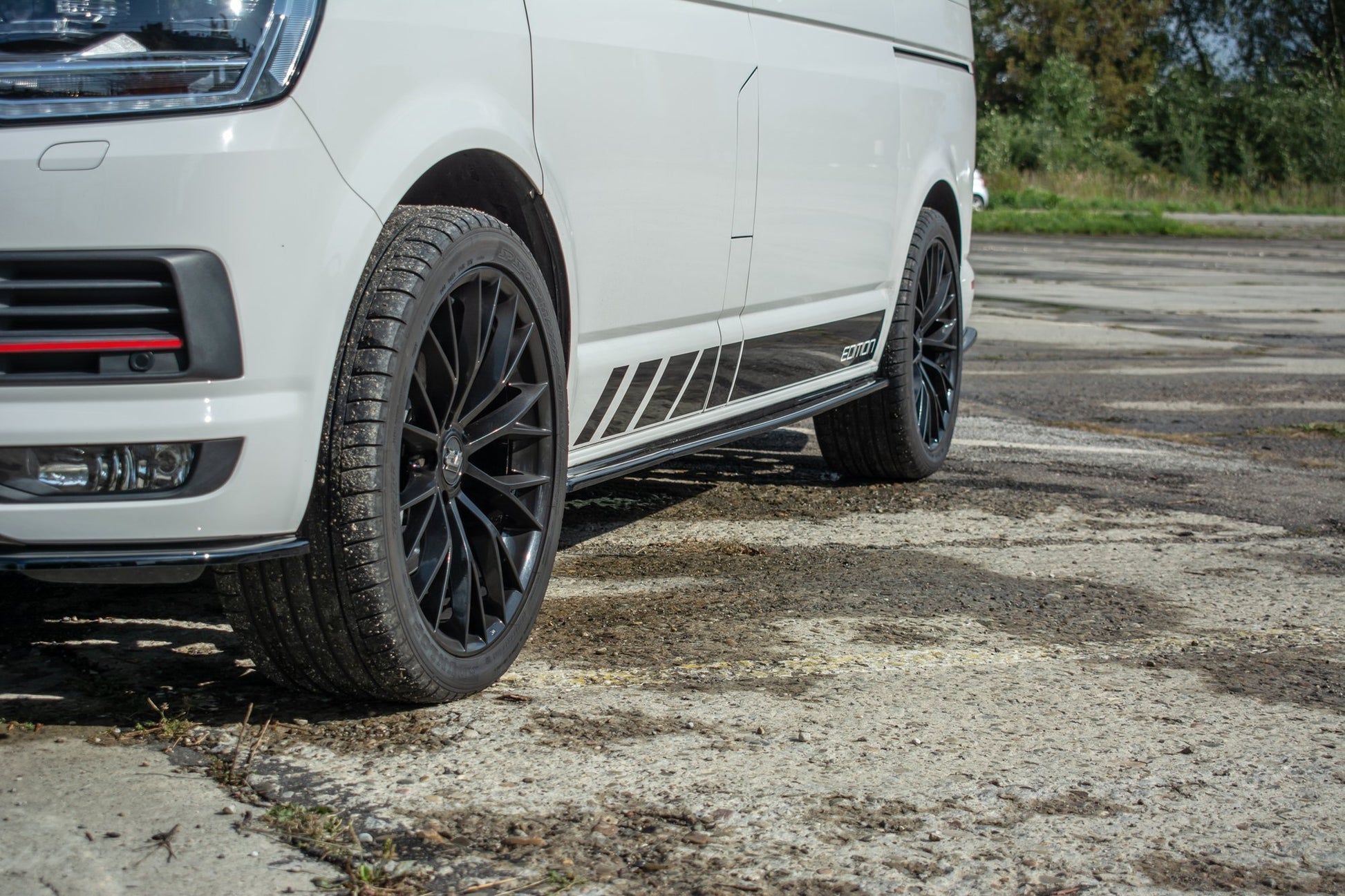 Maxton Seitenschweller Ansatz für Volkswagen T6 schwarz Hochglanz
