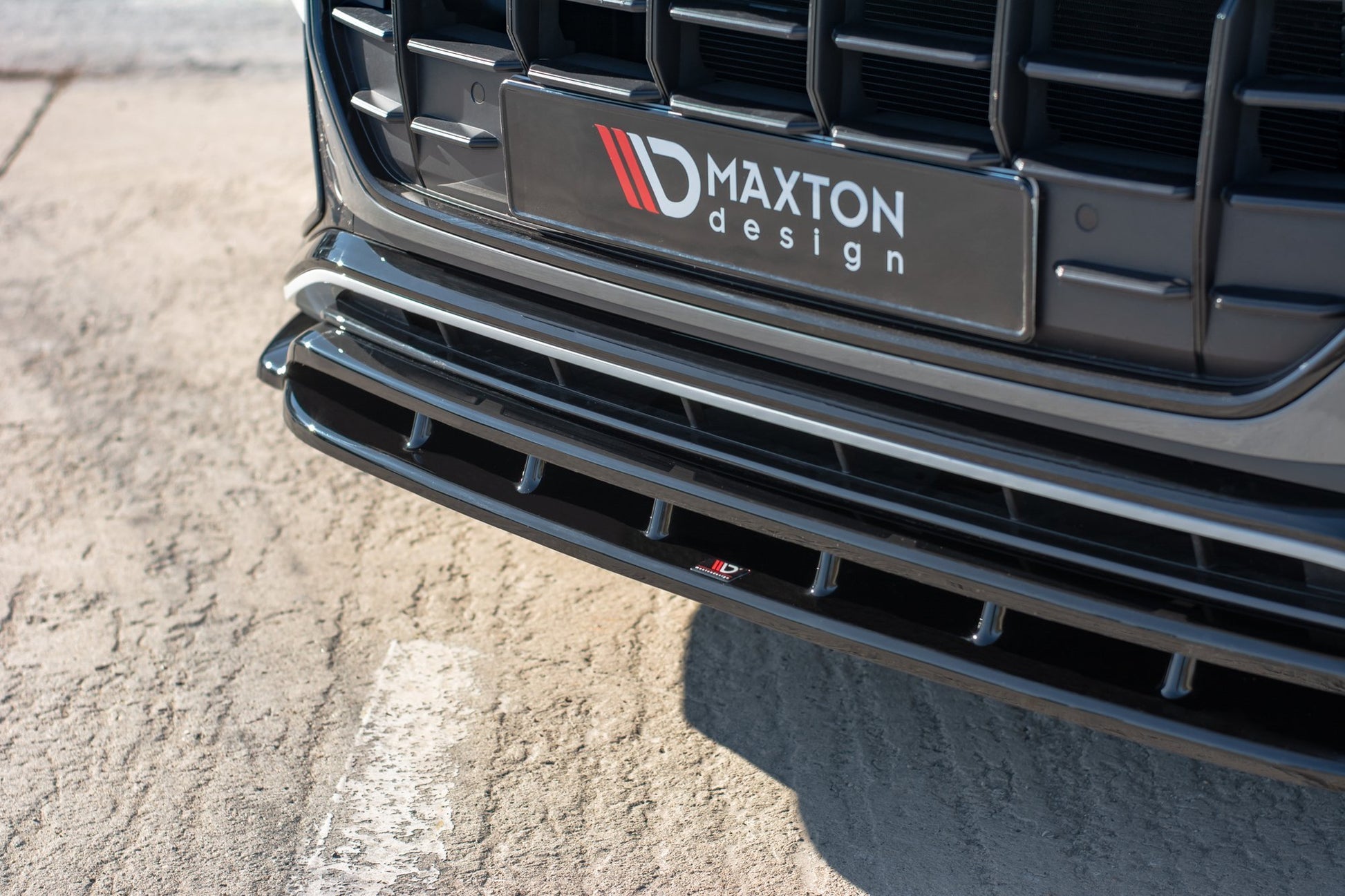 Maxton Front Ansatz für  V.1 Audi Q8 S-line / SQ8 Mk1 schwarz Hochglanz