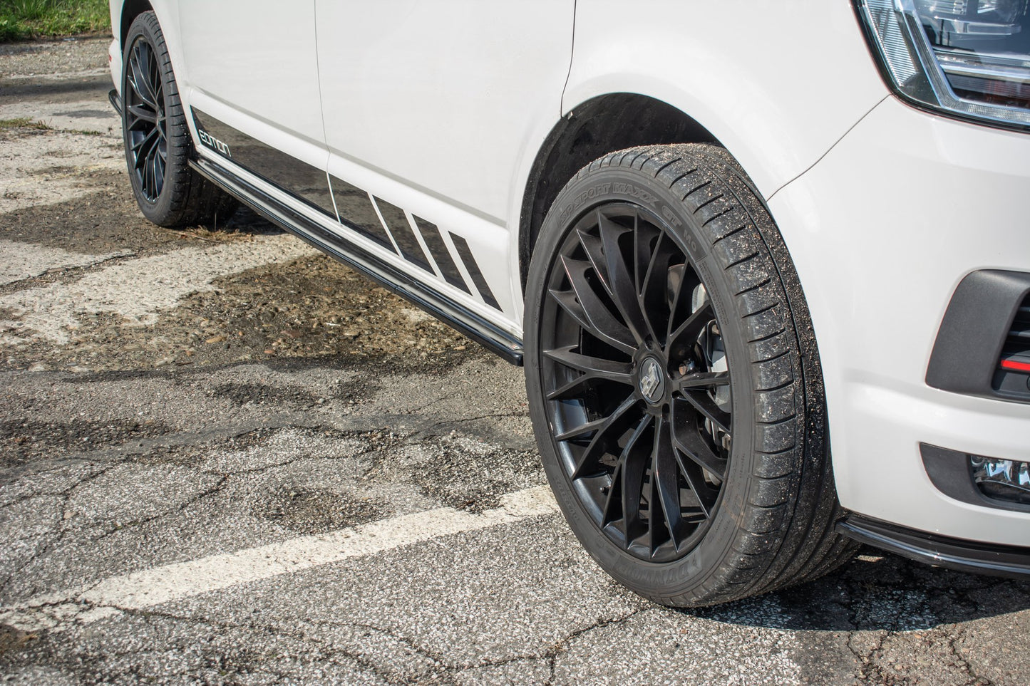 Maxton Seitenschweller Ansatz für Volkswagen T6 schwarz Hochglanz