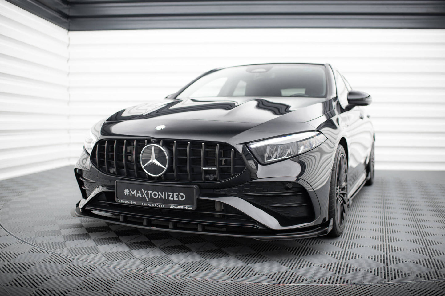 Maxton Street Pro Front Ansatz für +Flaps für + Flaps Mercedes-AMG A35 W177 Facelift schwarz Hochglanz