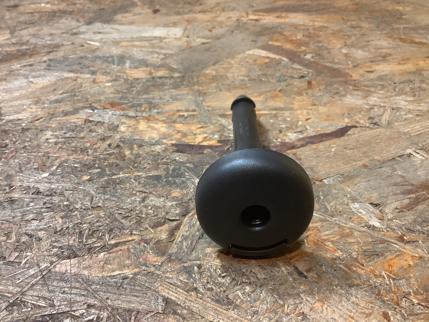 Chevrolet Orlando Bj. 2012 Kopfstütze, Führungshülse an Fahrersitz PP, PQ, PR75 (4AA)(Sperre) Original GM NEU