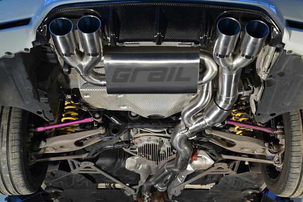 Grail Auspuffanlage BMW M2 Competition F87 3.5-Zoll Schwarze Endrohre Montage bei Grail
