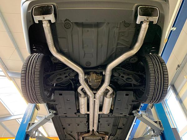 Grail Auspuffanlage Dodge Challenger und Charger Challenger 2021+ 6.2 Hellcat mit Serienklappe Montage bei Grail