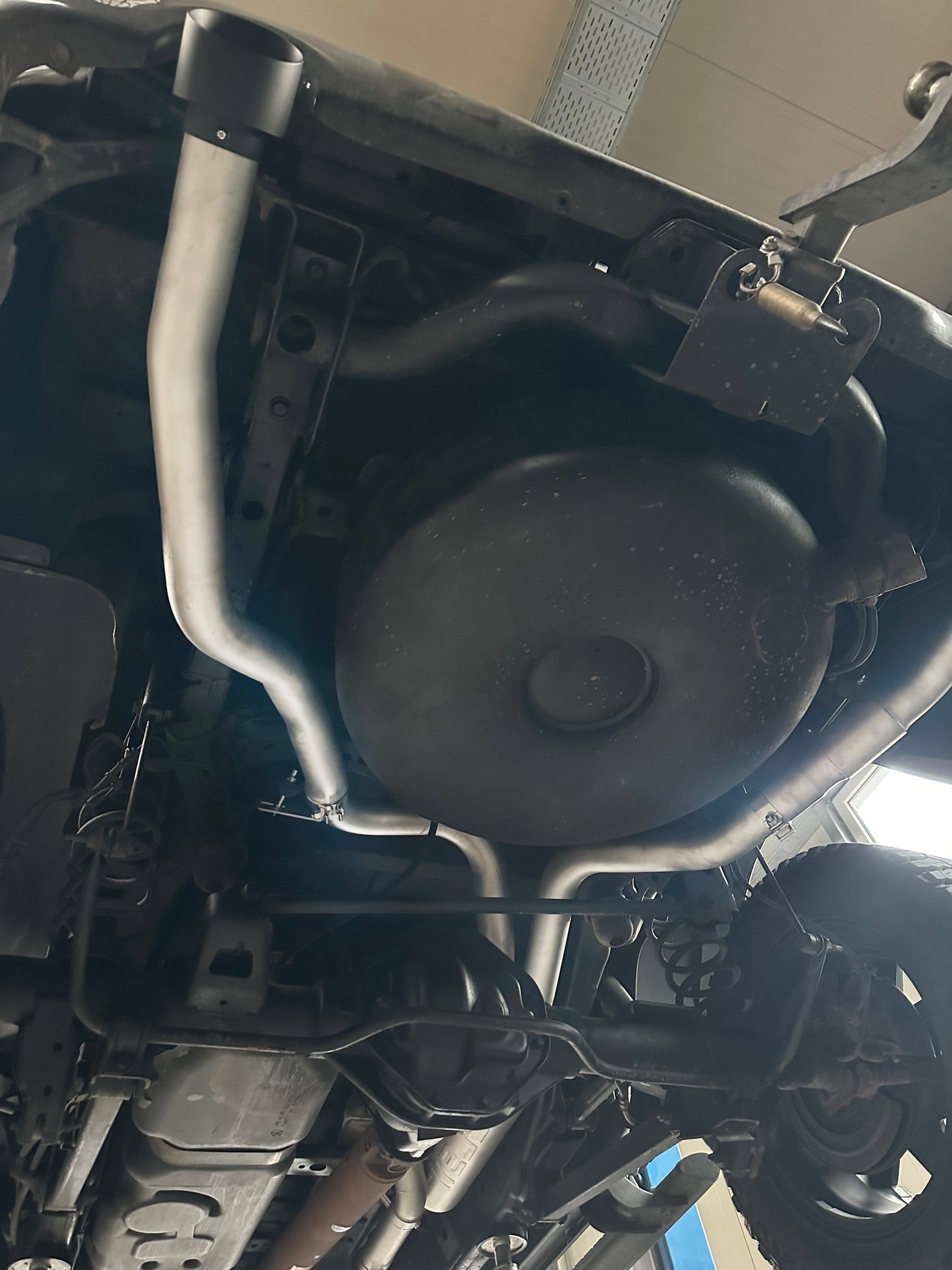 Grail Auspuffanlage Dodge RAM 1500 Gen. 4 (13-18) ohne Endrohre Montage bei Grail