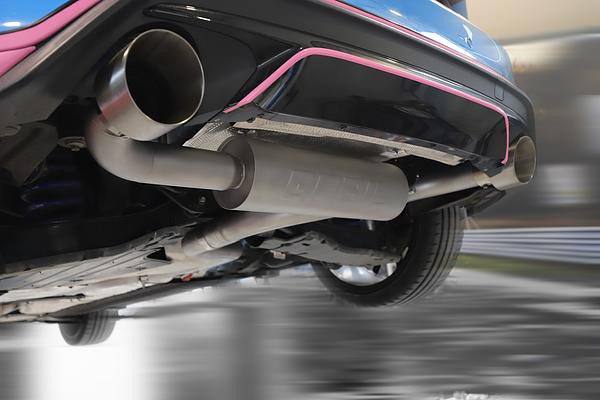 Grail Auspuffanlage Ford Focus MK4 ST Schwarze Endrohre 127mm Turnier Montage bei Grail