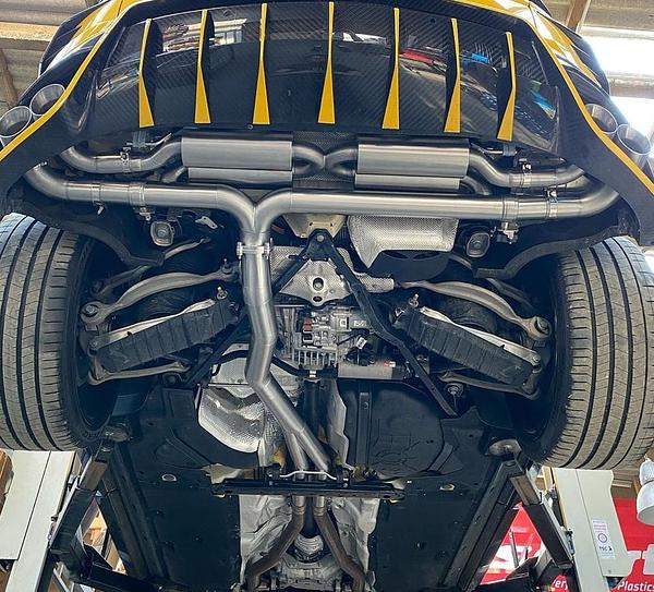 Grail Auspuffanlage Lamborghini Urus