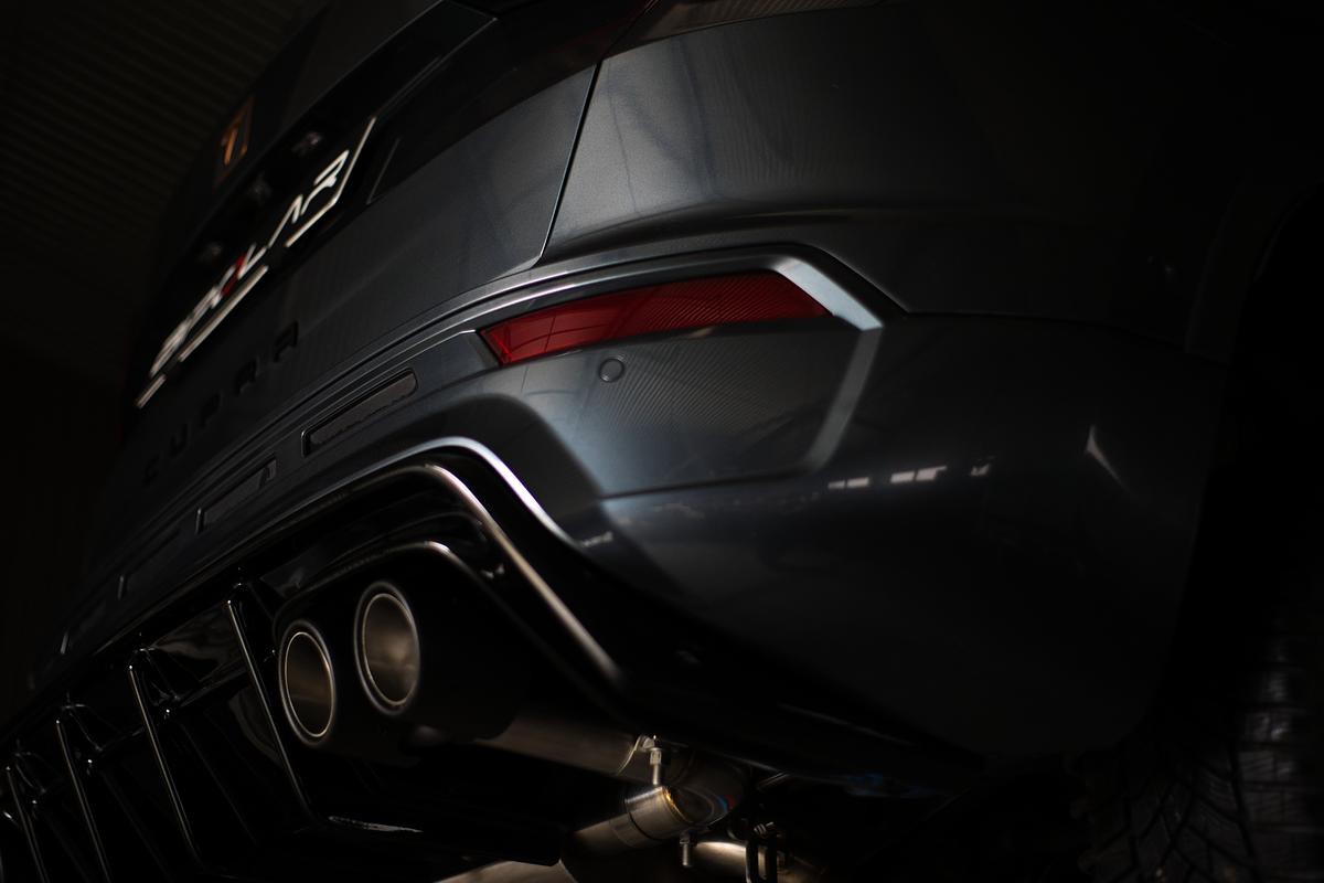 Grail Auspuffanlage Cupra Ateca 3.5-Zoll Oval Schwarz (170x107) an HJS Montage bei Grail