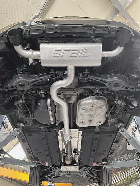 Grail Auspuffanlage Toyota Yaris GR Schwarze Endrohre Montage bei Grail