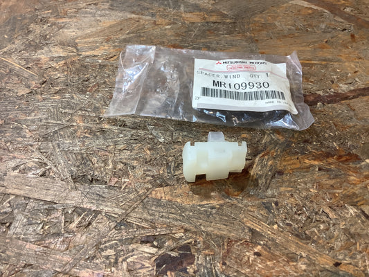 Mitsubishi Lancer, Evo 5 (6, CP9A) Abstandhalter, Windschutzscheibe Original Mitsubishi NEU