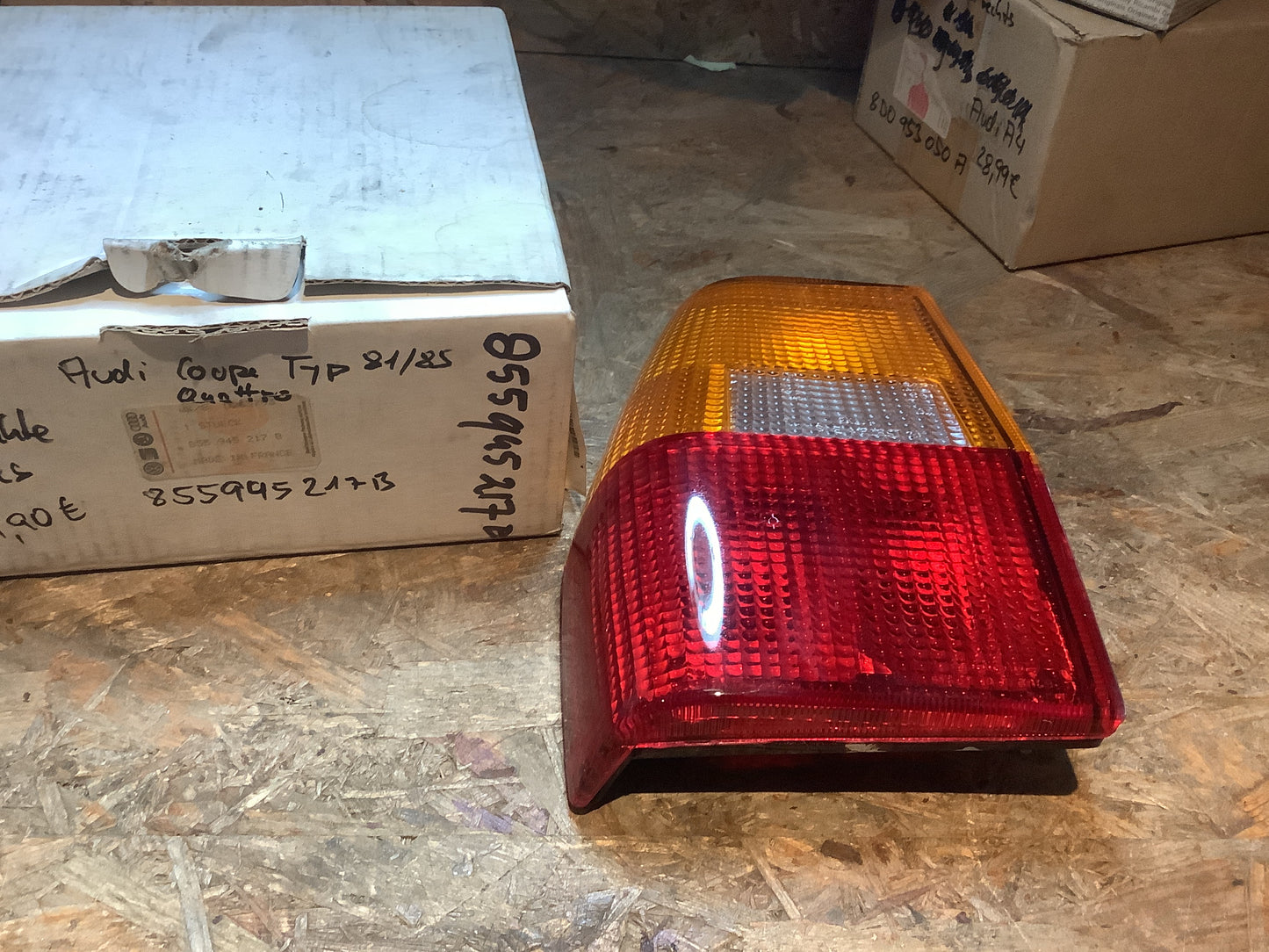 Audi Coupé Typ Quattro Bj. 81-85 Rückleuchte links Original Genuine Parts NEU