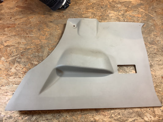 Opel Kadett E Verkleidung hinteres Seitenteil Vorne Rechts, grau Original GM NEU