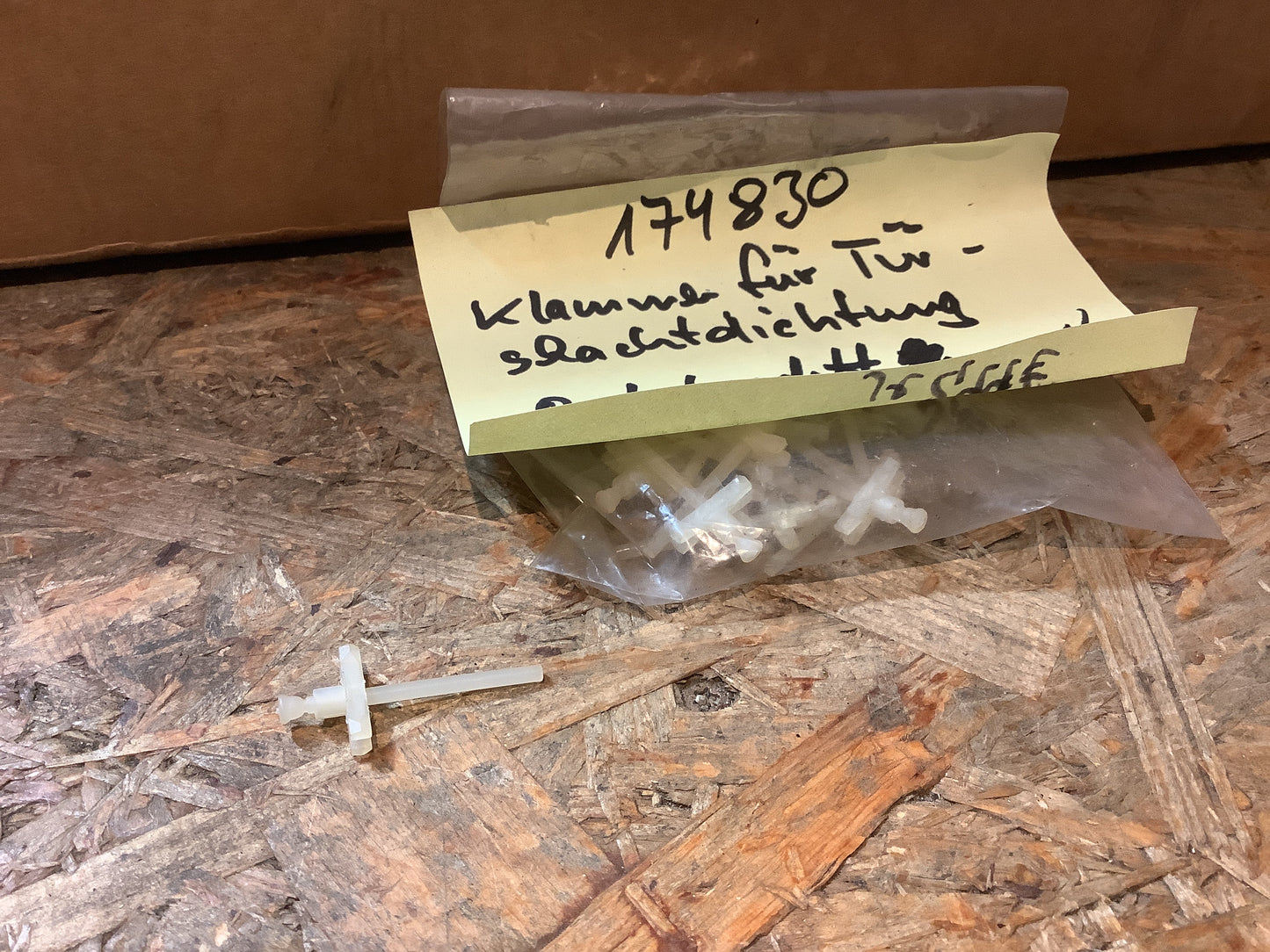 Opel Kadett Klammer für Türschachtdichtung NEU