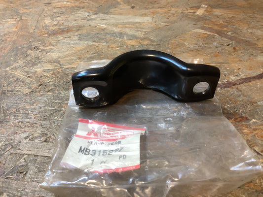Mitsubishi Eterna, Bj. 86 , Mitsubishi Sigma, Bj. 86 Halterung, Befestigung Lenkgetriebe, Getriebeseite Original Mitsubishi Eterna NEU