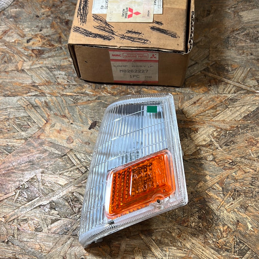Original Mitsubishi Blinker vorne links Space Wagon NEU MB262227