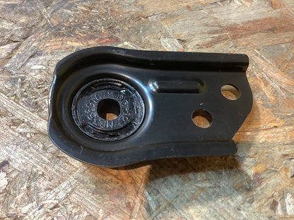 Isolator, Kühlerhalterung Original Mitsubishi NEU