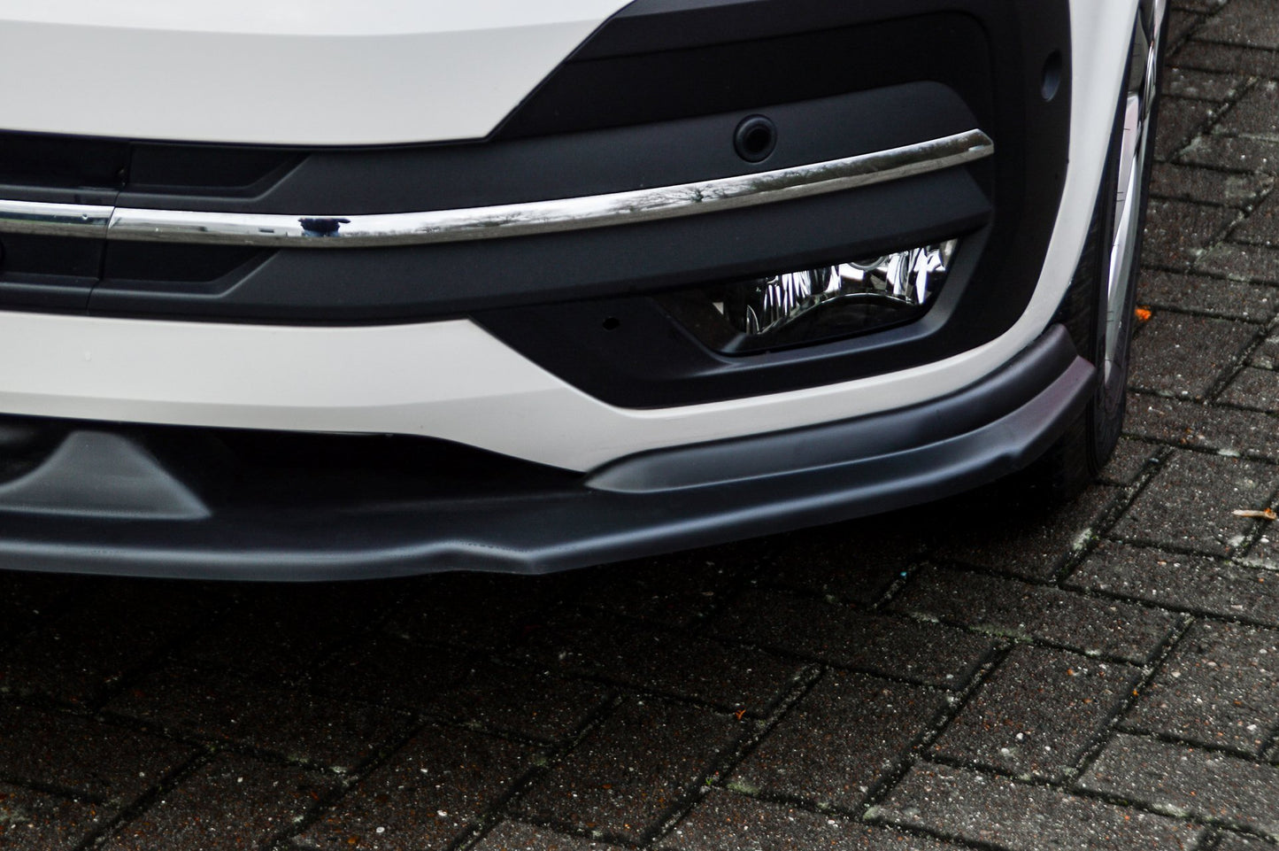 CUP Frontspoilerlippe ABS Volkswagen Bus T6 ab Bj.: 2019- Schwarz Glanz