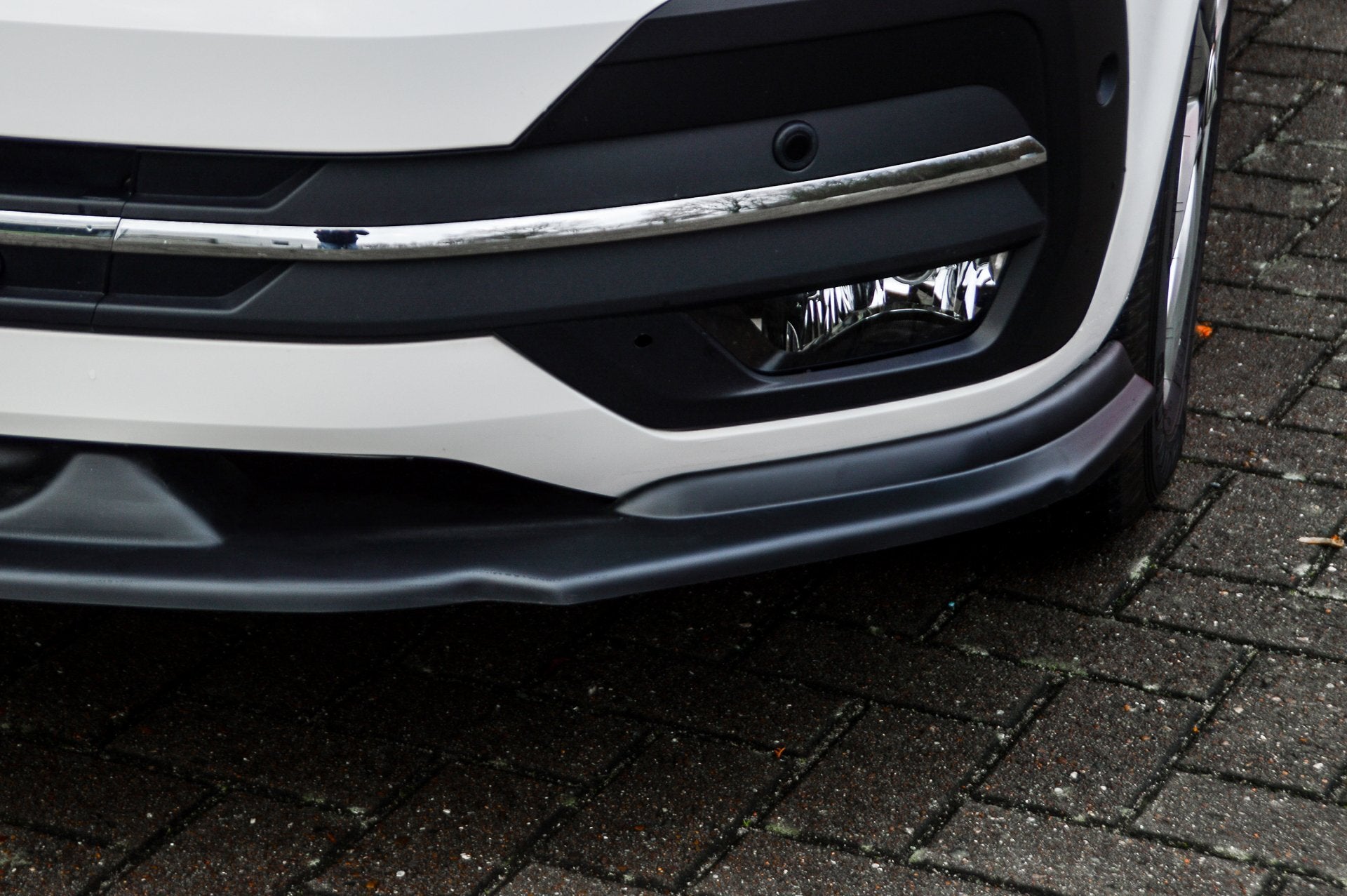CUP Frontspoilerlippe ABS Volkswagen Bus T6 ab Bj.: 2019- Schwarz Glanz