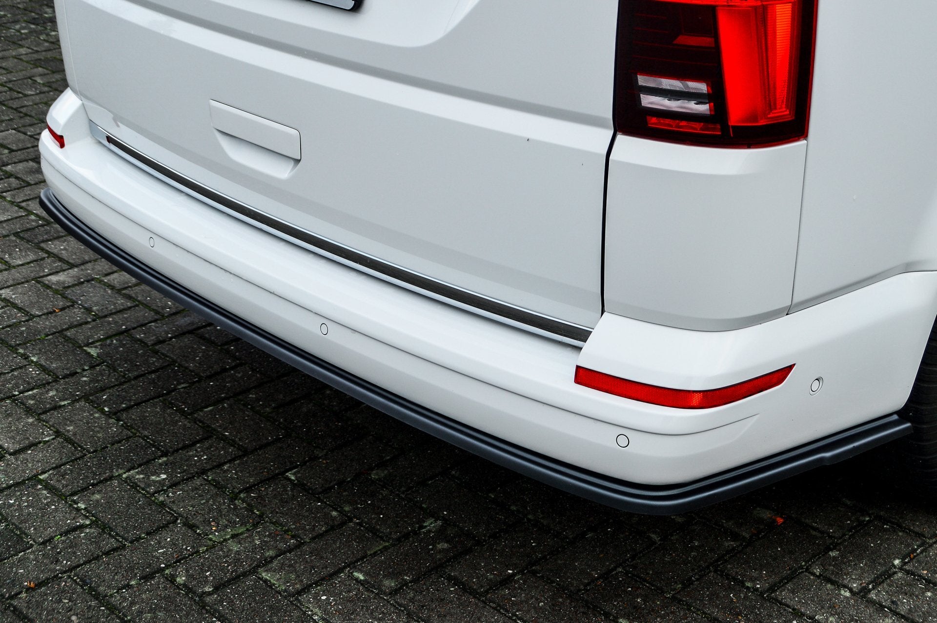 Heckansatz Volkswagen Bus T6 ab Bj.: 2019- Schwarz Matt