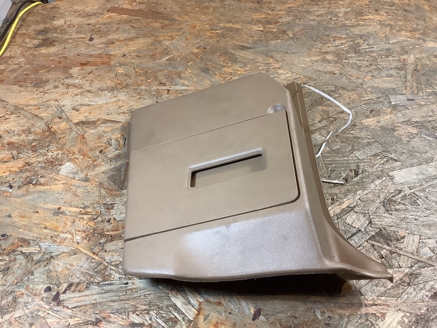 Opel Kadett, Bj. 84-91 Abdeckung, Säule V.R Original GM NEU