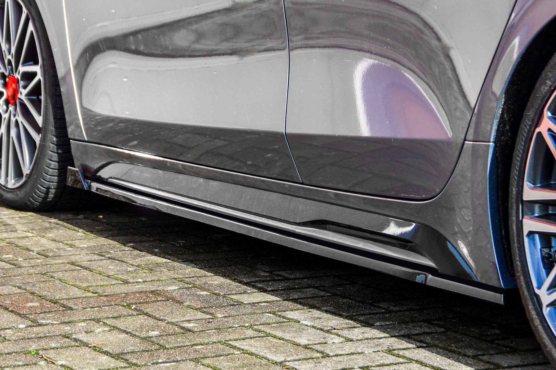 CUP Seitenschwellersatz mit Wing vorne Kia Pro Ceed GT Schwarz Matt