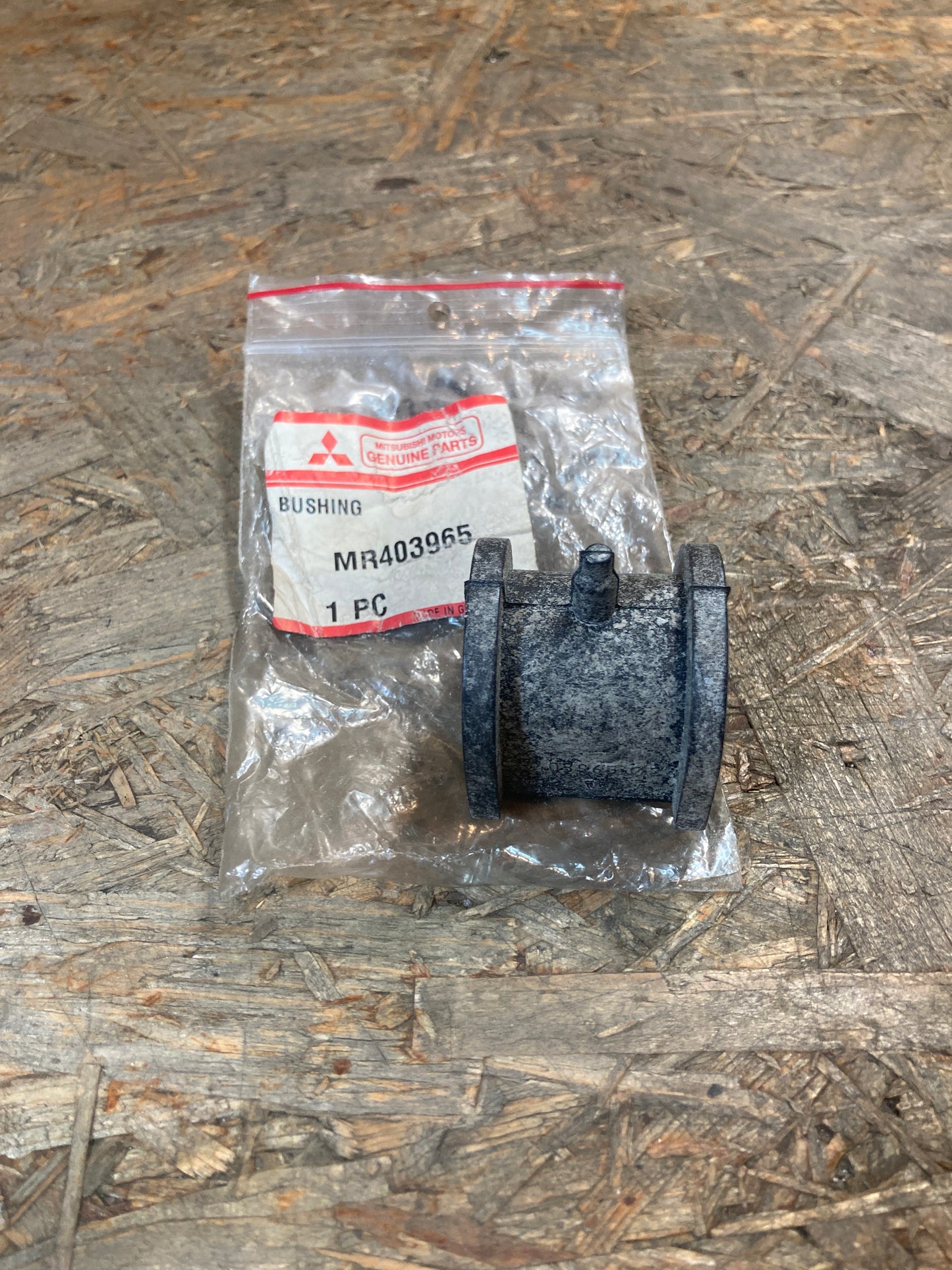 Mitsubishi Carisma, Colt Lagerbuchse, Stabilisator Original Mitsubishi NEU
