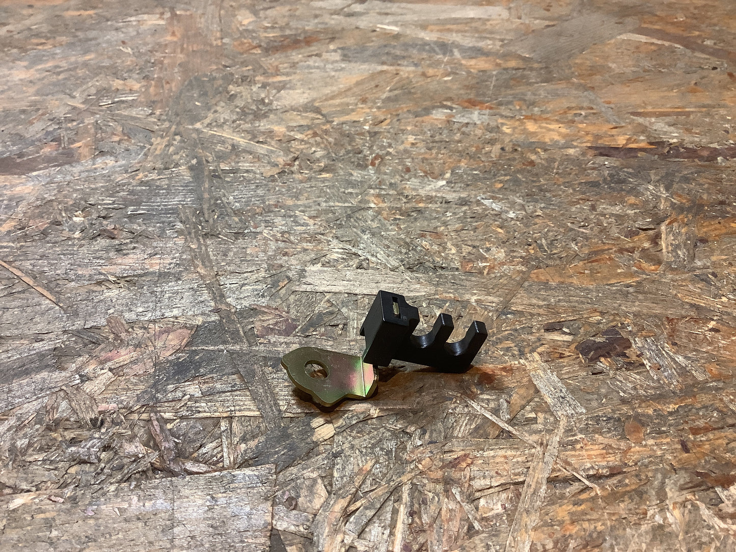 Mitsubishi Galant, E33A, Bj. 89-92 Klemme, Zündkerzenkabel Original Mitsubishi NEU