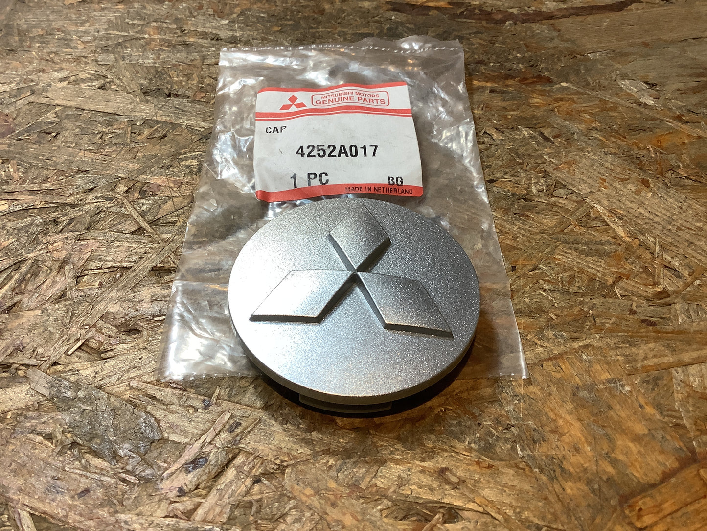 Mitsubishi Colt VI (Z2, Z3) Radnabendeckel (12 Zoll) Original Mitsubishi NEU