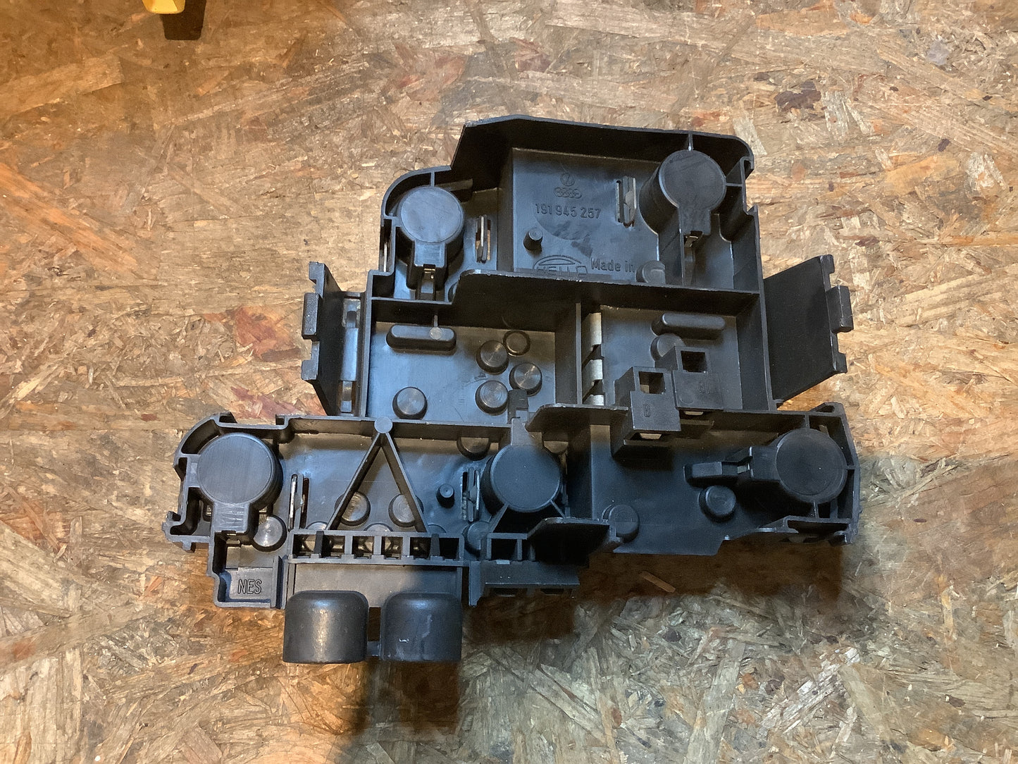 VW Golf II Lampenträger hinten links Original VW NEU