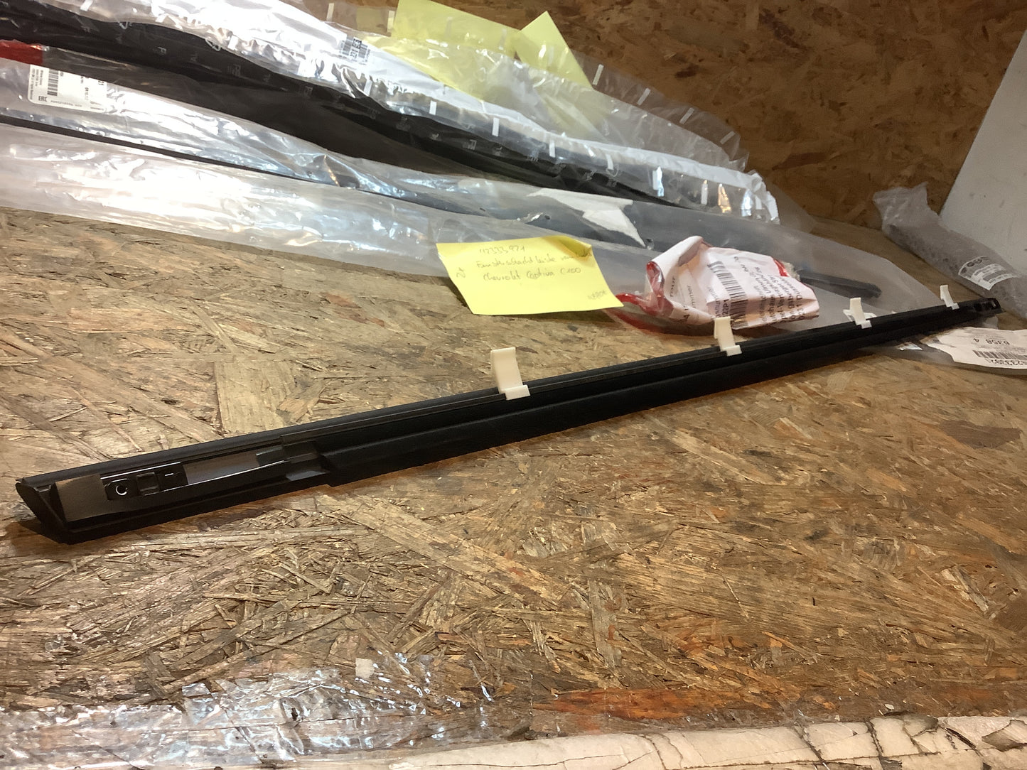 Chevrolet Captiva C100 Fensterschachtleiste vorn links Original GM NEU