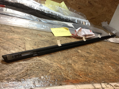 Chevrolet Captiva C100 Fensterschachtleiste vorn links Original GM NEU