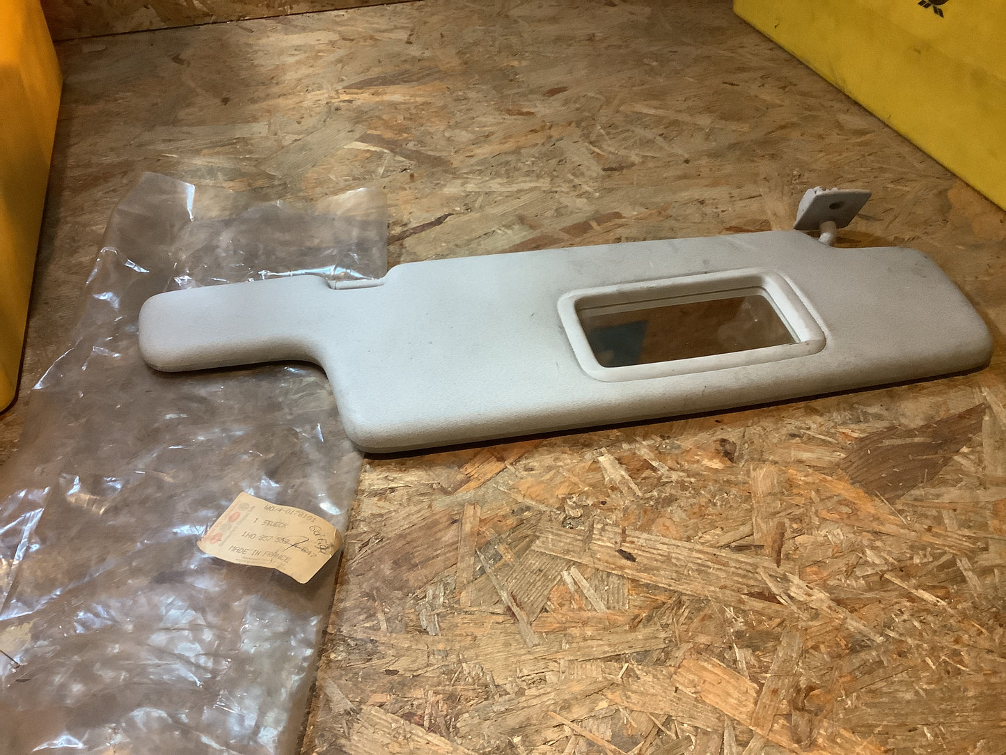 VW Golf Bj. 92-94, VW Country Bj. 93-98 Sonnenblende Original VW NEU