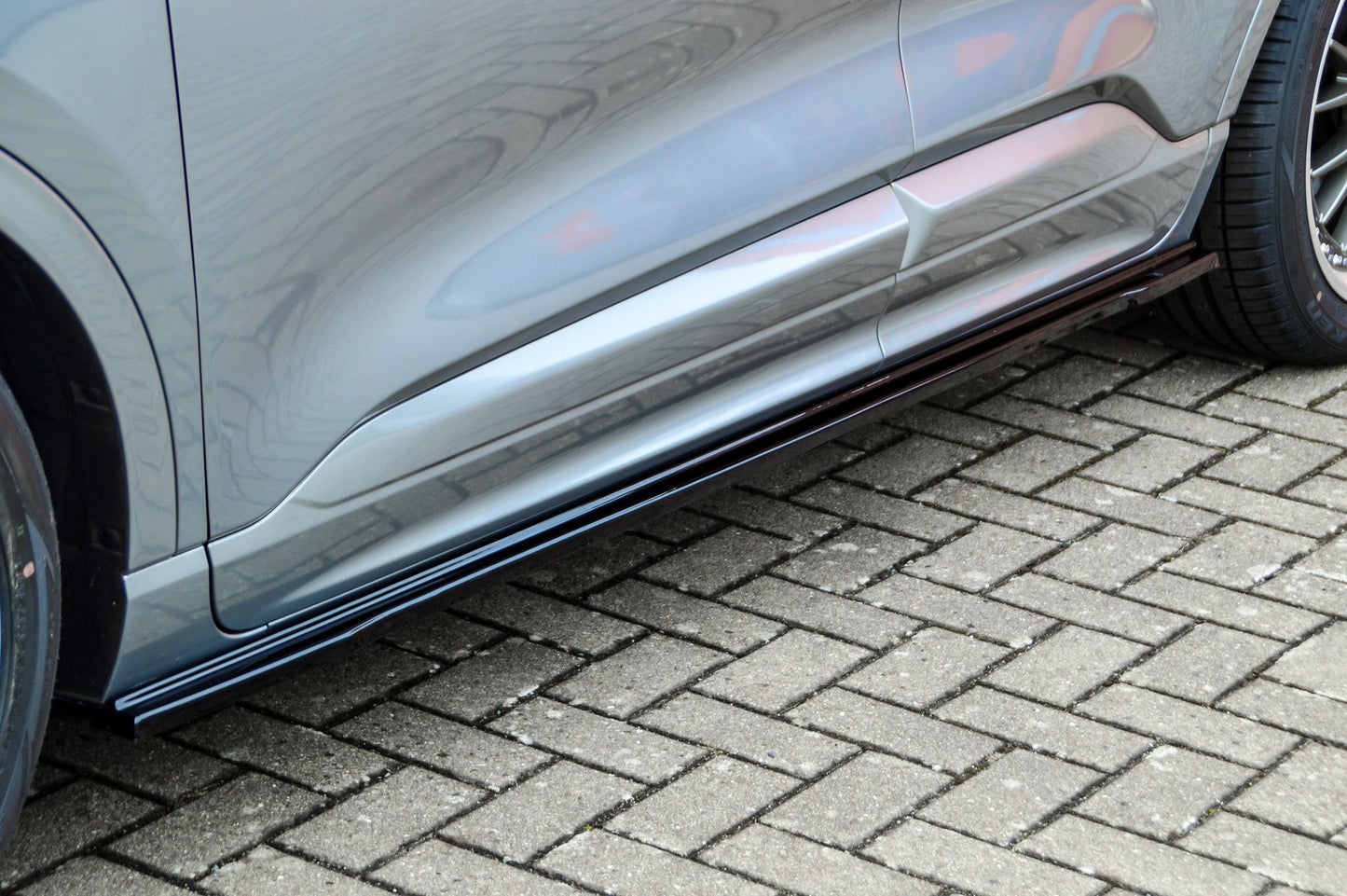 Seitenschwellersatz CUP Ford Kuga 3, Typ DFK ab Bj.: 2019- Schwarz Matt