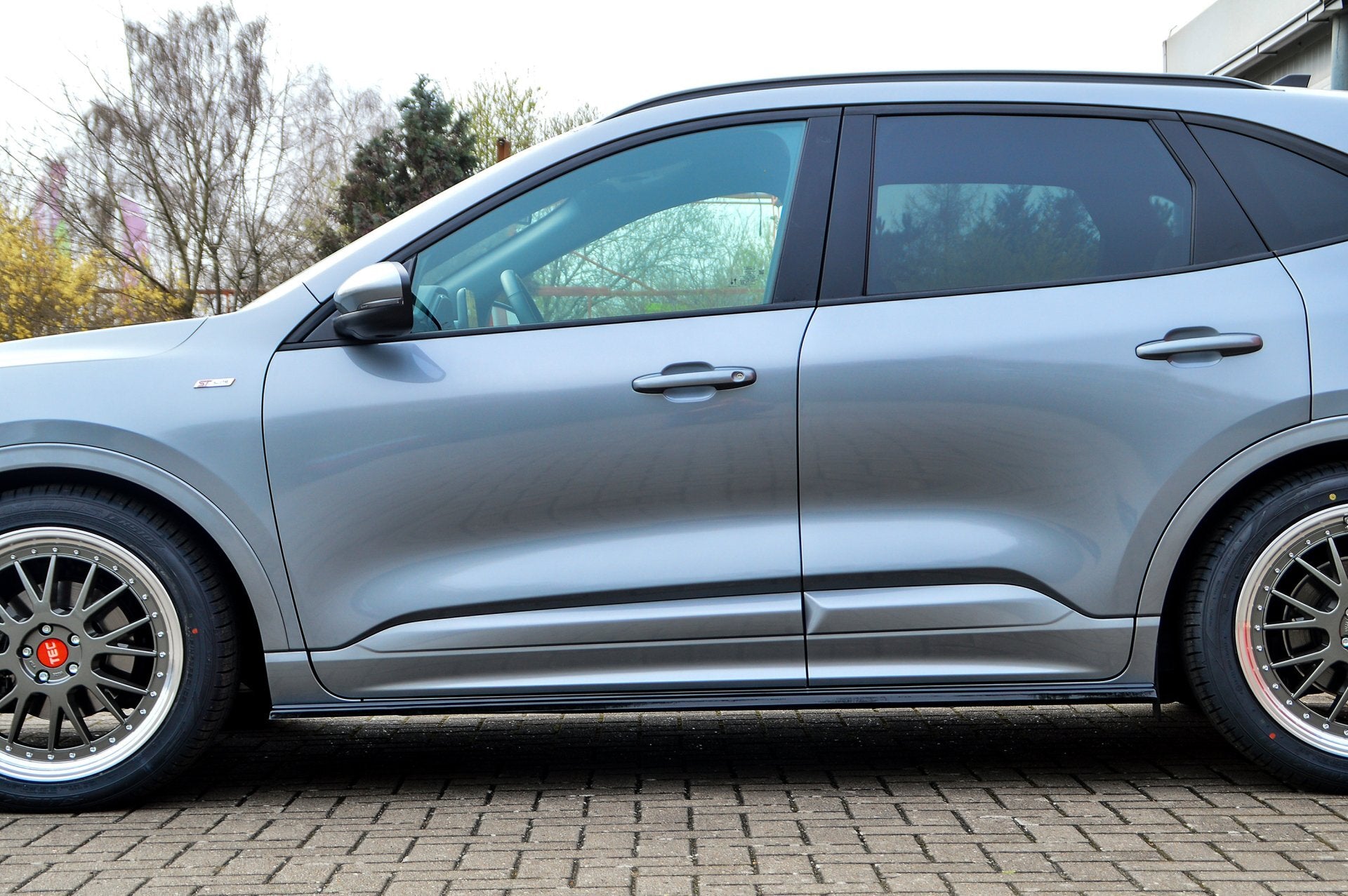 Seitenschwellersatz CUP Ford Kuga 3, Typ DFK ab Bj.: 2019- Schwarz Glanz