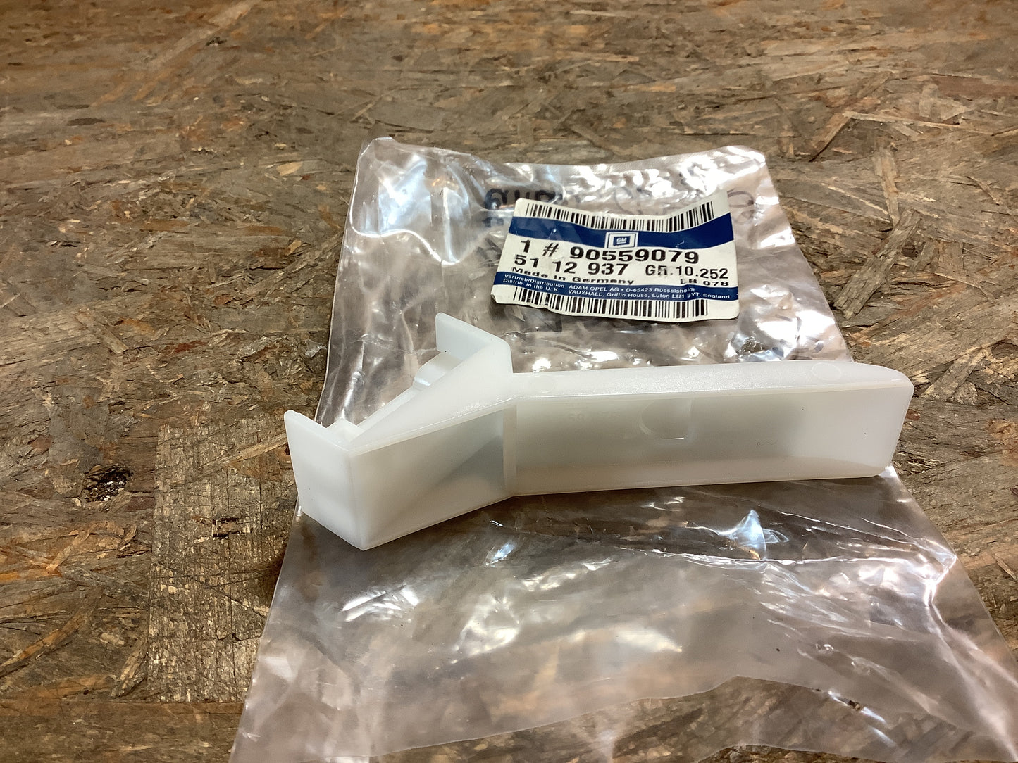 AstraG, Zafira A Halter, Isolierung unten, an Radeinbau links Original GM NEU