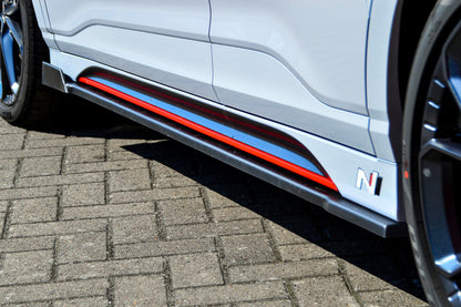 CUP Seitenschwellersatz mit Wing vorne Hyundai Kona N Schwarz Glanz