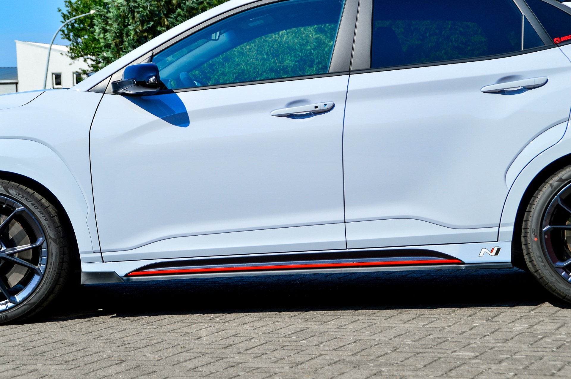 CUP Seitenschwellersatz mit Wing vorne Hyundai Kona N Schwarz Glanz