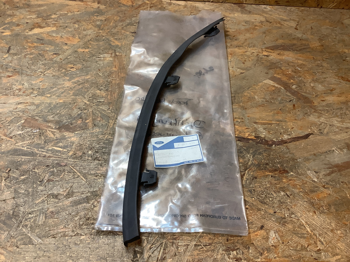 Ford Mondeo; Dichtung an Scheinwerfer rechts Original Ford NEU