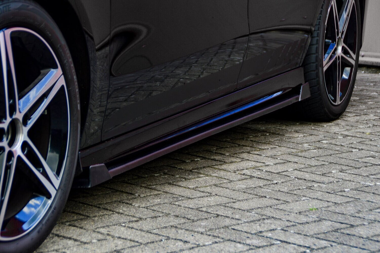 CUP Seitenschwellersatz mit Wing Mercedes Benz CLA X118 Shootingbrake Carbon