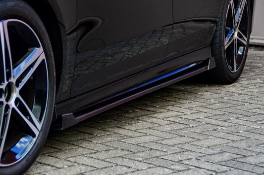 CUP Seitenschwellersatz mit Wing Mercedes Benz CLA X118 Shootingbrake Carbon