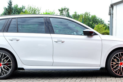 CUP Seitenschwellersatz mit Wing Skoda Octavia RS NX Combi Schwarz Matt