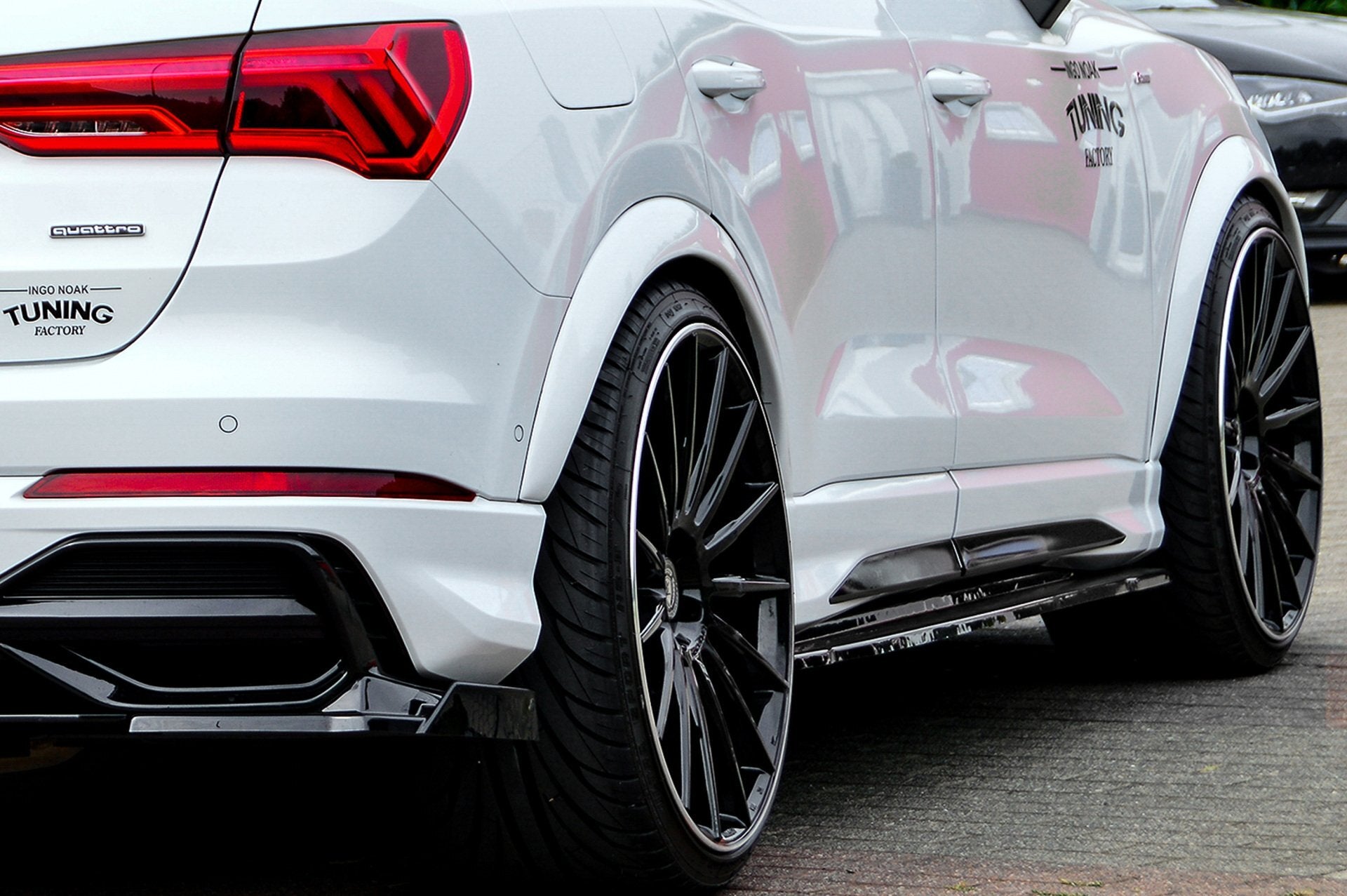 Radlaufverbreiterung Satz Audi Q3, Typ F3 ab Bj.: 2018- Schwarz Glanz