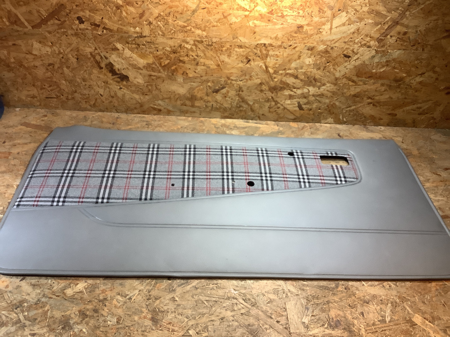 Kadett E CC, Caravan Türverkleidung V.L grau Original GM NEU