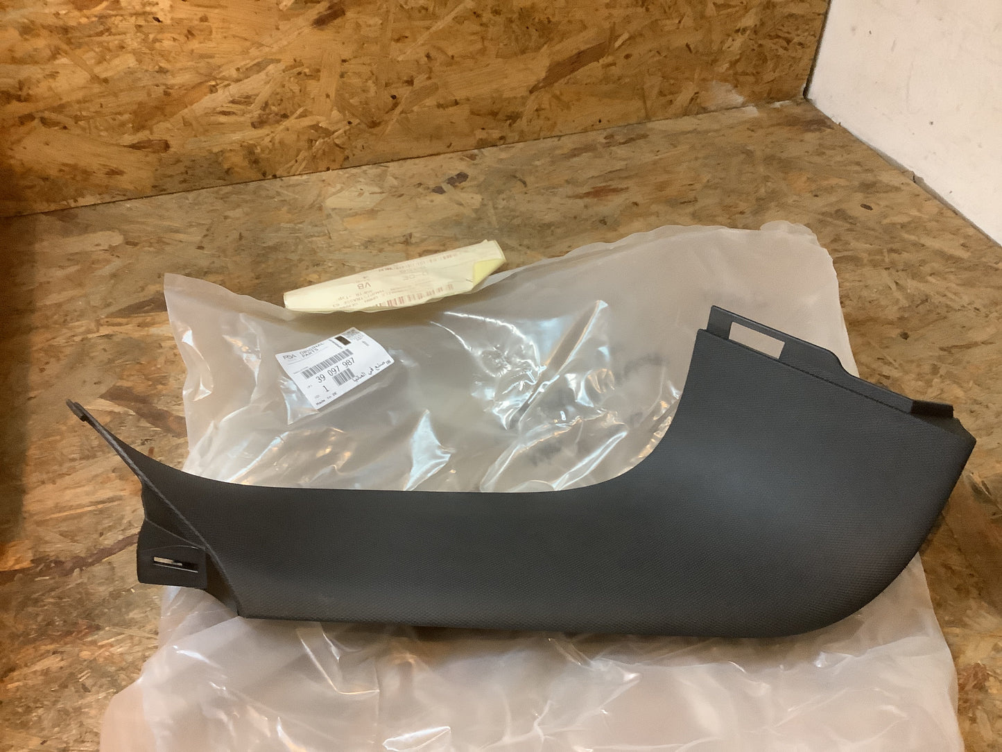 Astra K Sports Tourer Verkleidung Heckklappe links Original PSA Groupe NEU