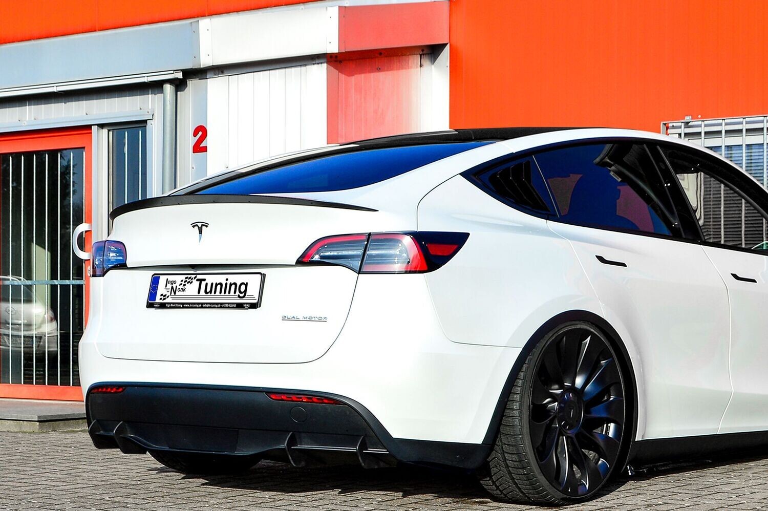 Gefräster Heckansatz Tesla Model Y Bj.:2020- Schwarz Matt